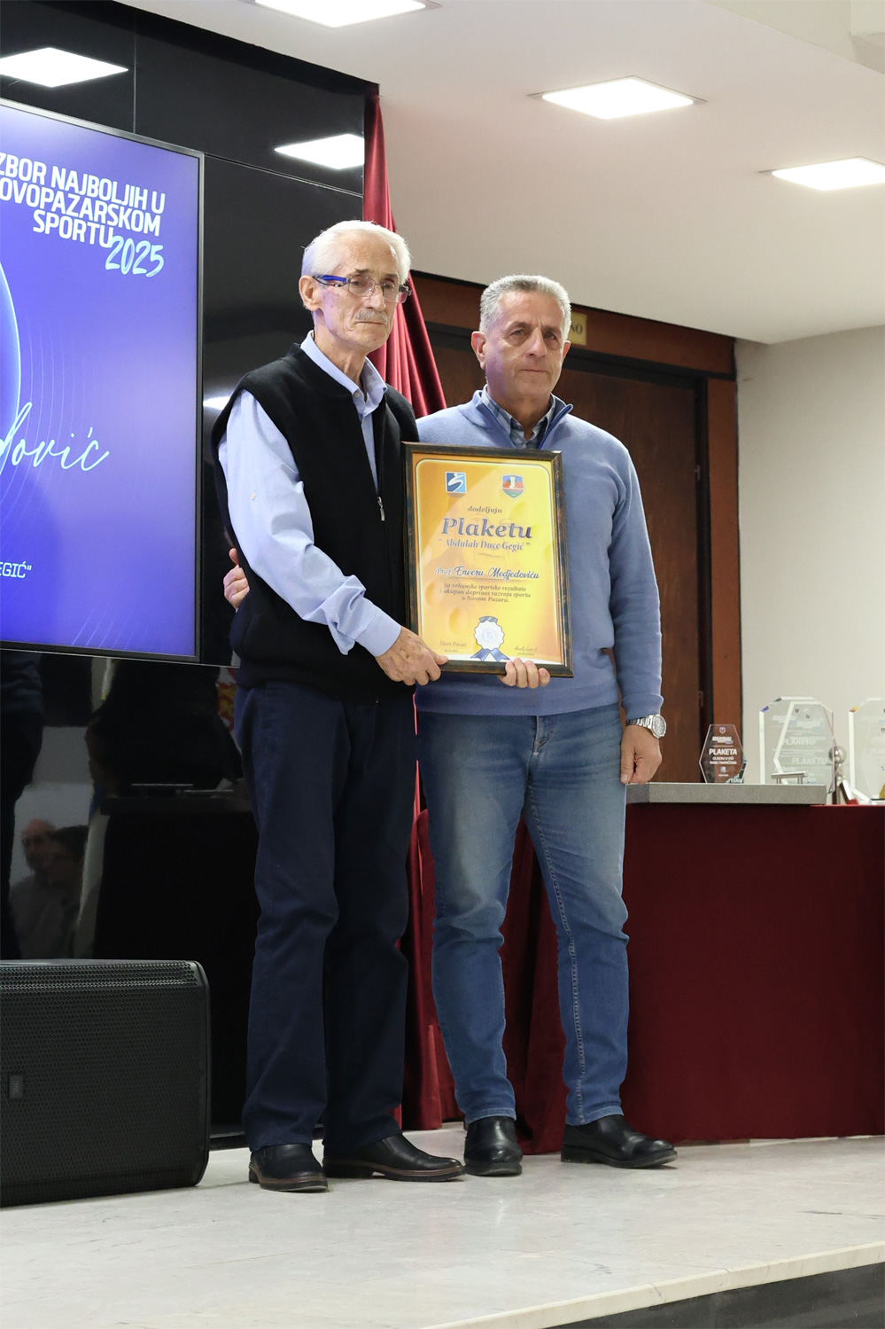 Enver-Medjedovic-profesor-nagrada-za-zivotno-delo-i-Enver-Gusinac-.jpg